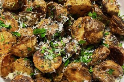 GARLIC PARMESAN ROASTED POTATOES